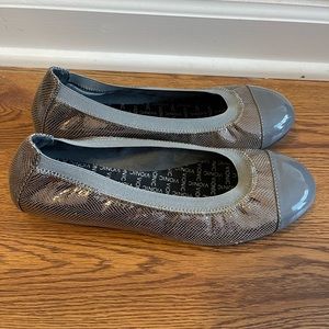 Vionic Womens ballet flats size 8.5